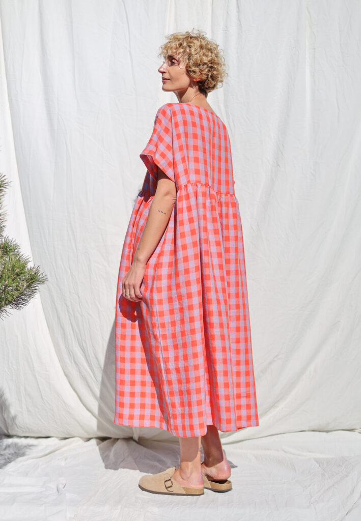 Linen oversize dress with pockets in exclusive checks SILVINA - Image 1