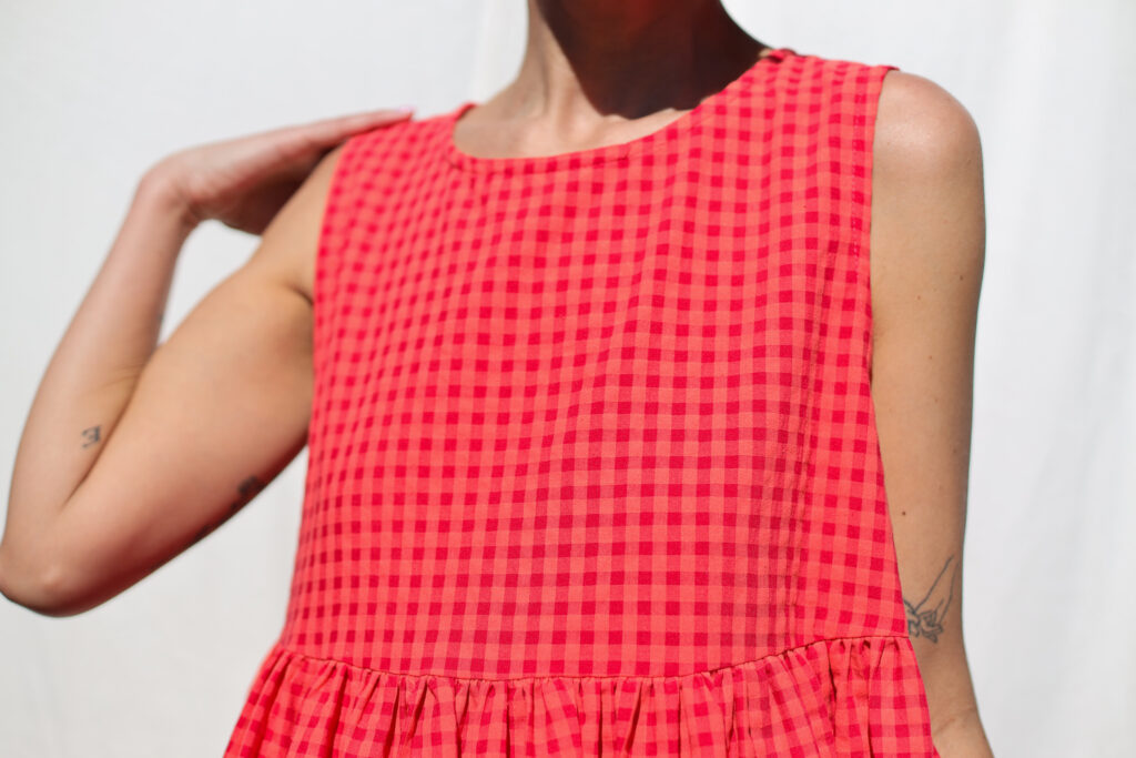 Sleeveless smock dress in glace cherry red seersucker checks - Image 4