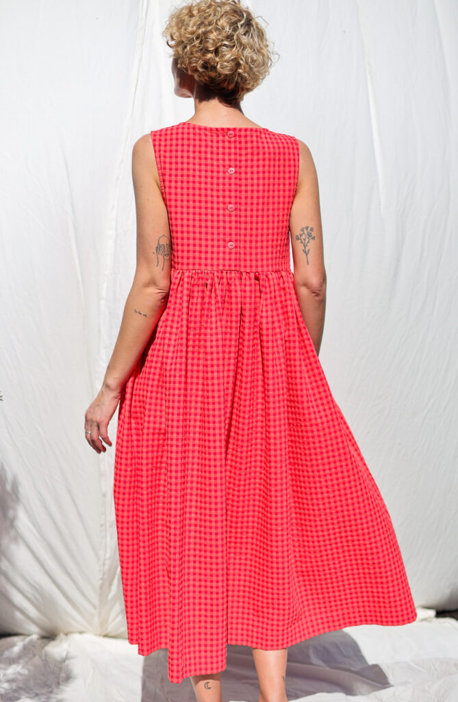 Sleeveless smock dress in glace cherry red seersucker checks - Image 2