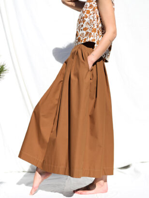 Organic cotton poplin pleated skirt in Tobacco color | Skirt | Sustainable clothing | OffOn clothing