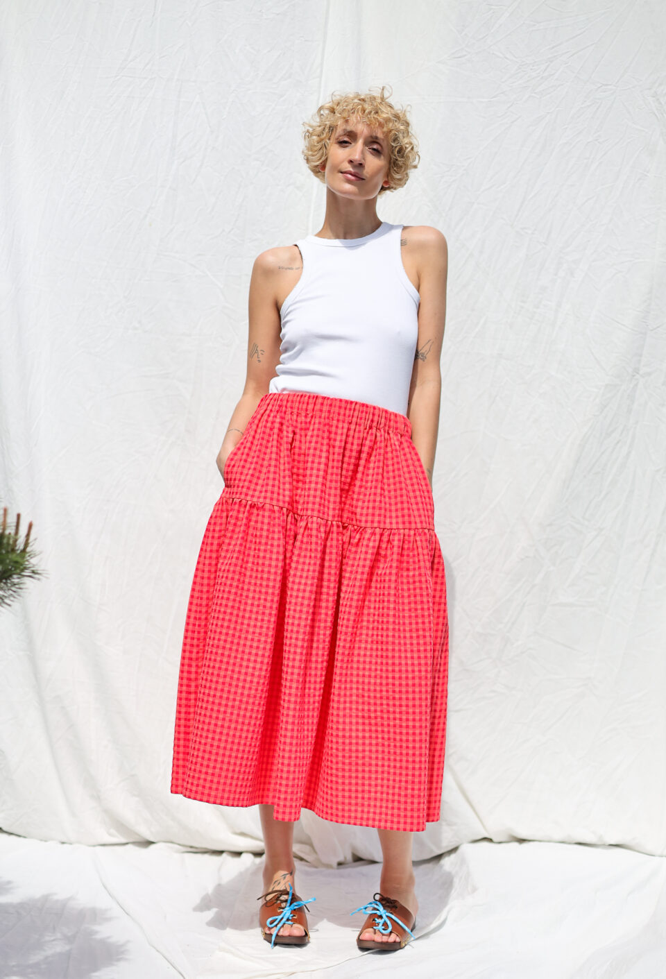 Elasticated waist Midi skirt in Glace cherry seersucker check – OffOn