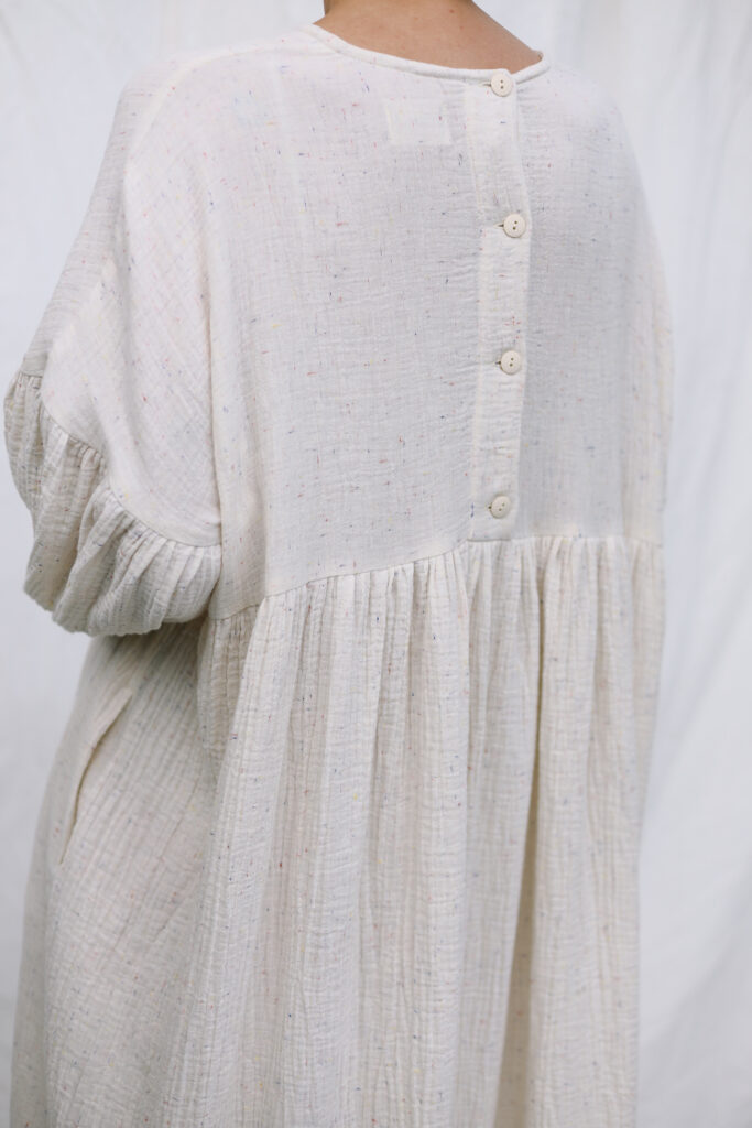 Oversized double gauze dress GRETA in melange ice cream color - Image 3