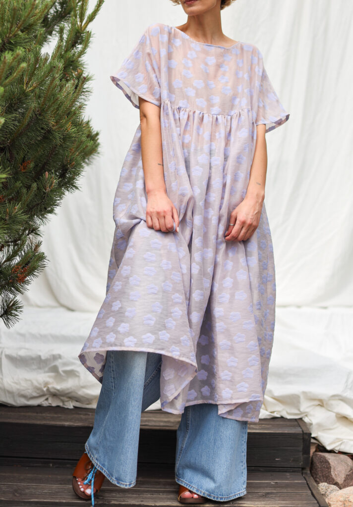 Lavender floral oversized viscose organza dress SILVINA - Image 4