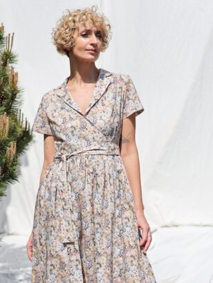 Flattering warp dress with revere collar in Painted Travels print cotton | Dress | Sustainable clothing | OffOn clothing