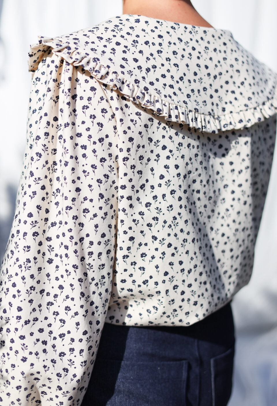 Long sleeve puritan collar ivory floral blouse – OffOn