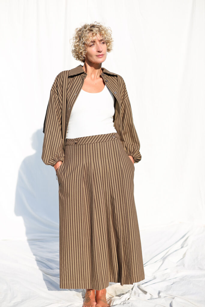 Front pleated wrap skirt in khaki striped cotton - Image 1