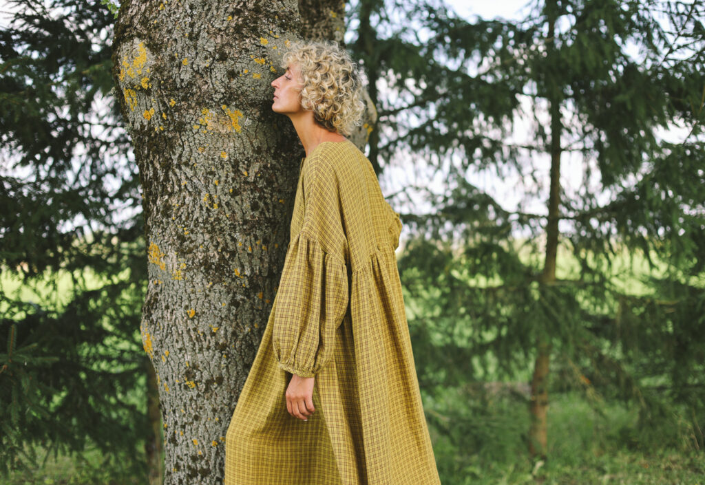 Oversized drop shoulder linen dress GRETA in mustard yellow checks - Image 6