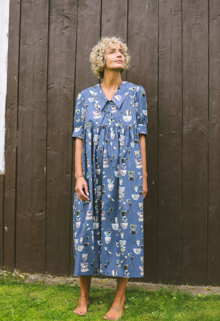 Sailor collar loose fit dress in BLUE JOSIE abstract print - Image 7