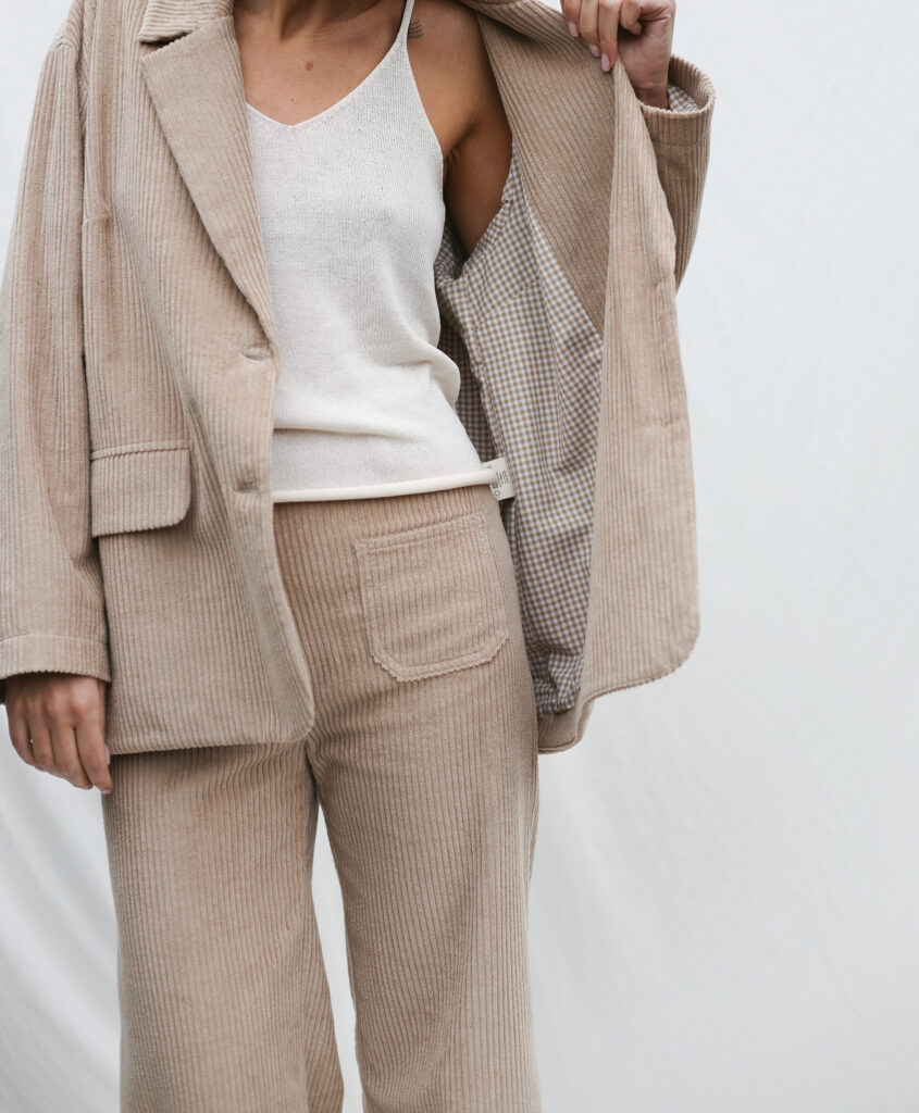 Wide cord matching two pieces suit - Image 4
