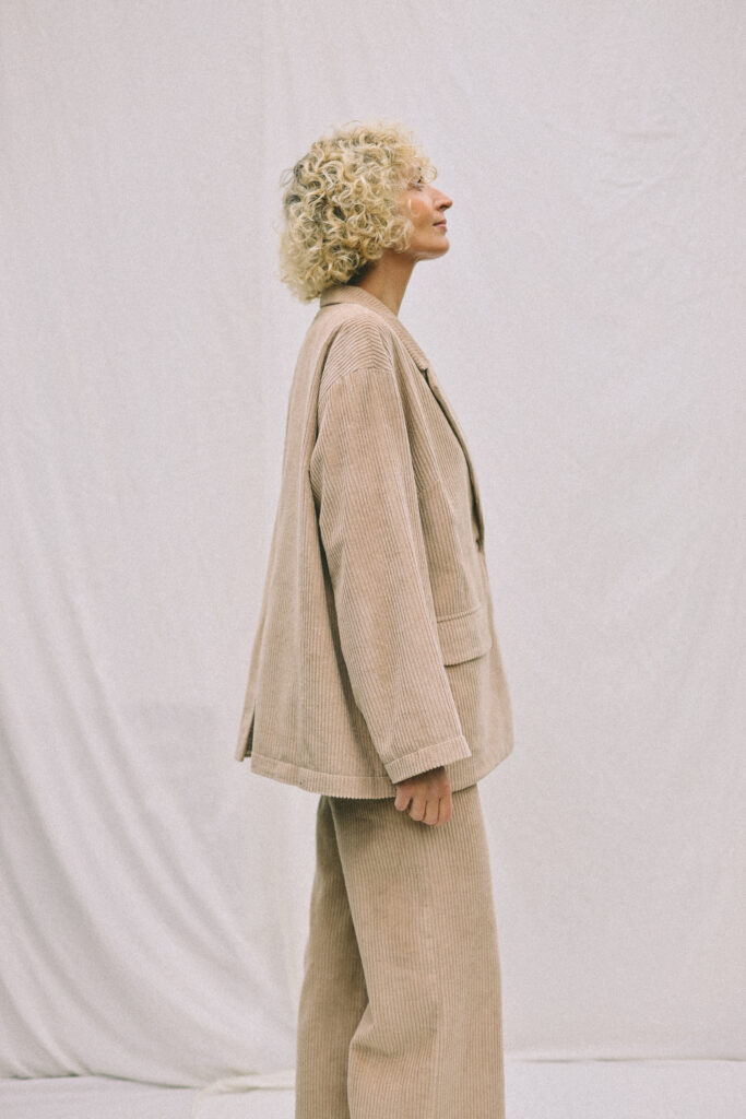 Wide cord matching two pieces suit - Image 2
