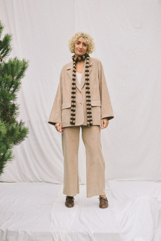 Wide cord matching two pieces suit - Image 1