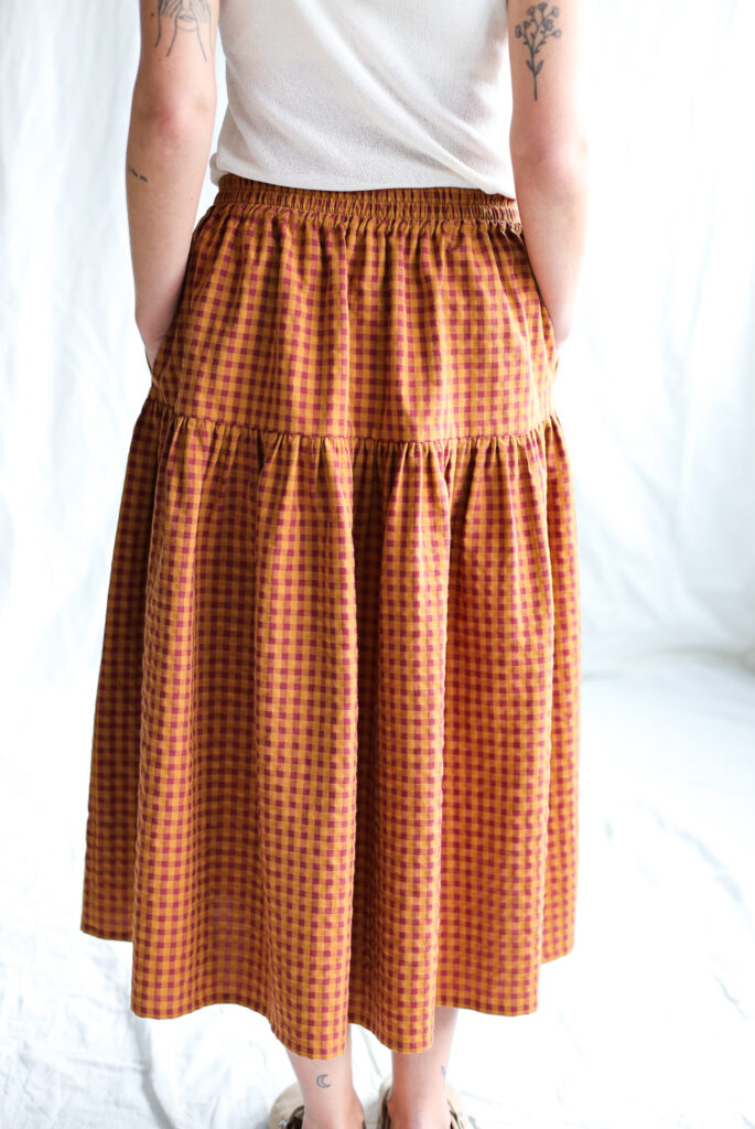 Elasticated waist skirt in seersucker check - Image 4