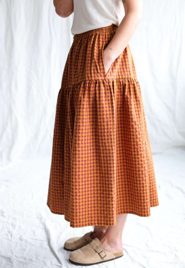 Elasticated waist skirt in seersucker check - Image 3
