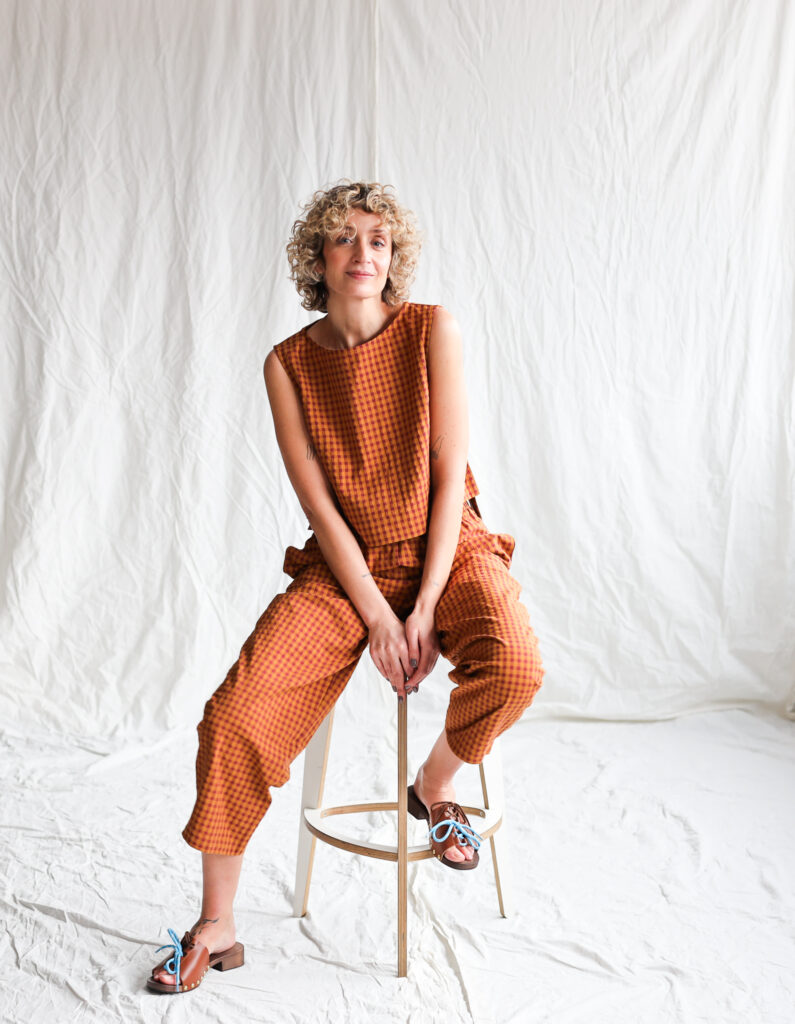 Sleeveless Seersucker Checks Cropped Hem Top - Image 1