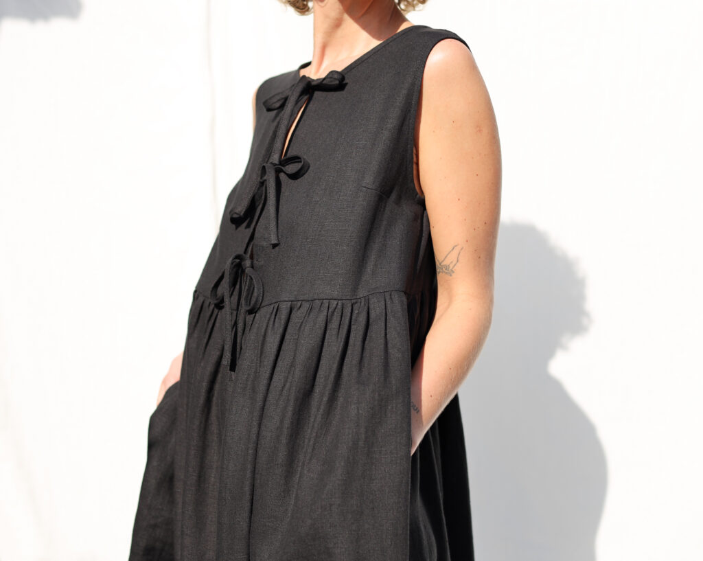 Sleeveless linen dress with ties and ruffled skirt GEMMA - Image 5