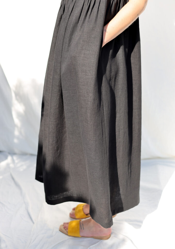 Sleeveless linen dress with ties and ruffled skirt GEMMA - Image 4