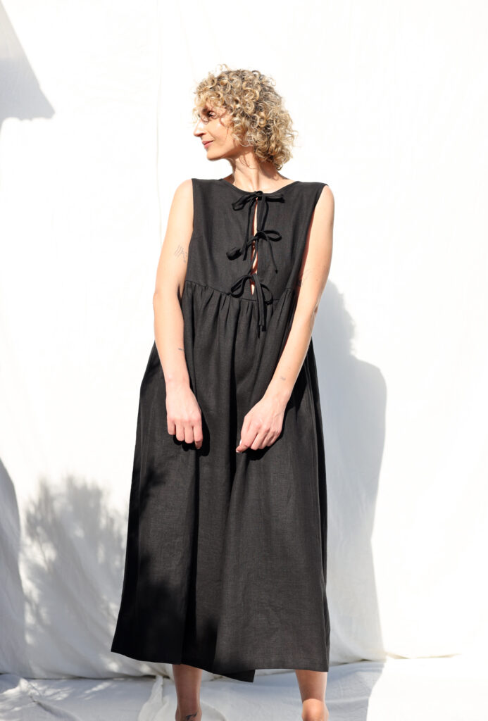 Sleeveless linen dress with ties and ruffled skirt GEMMA | Dress | Sustainable clothing | OffOn clothing