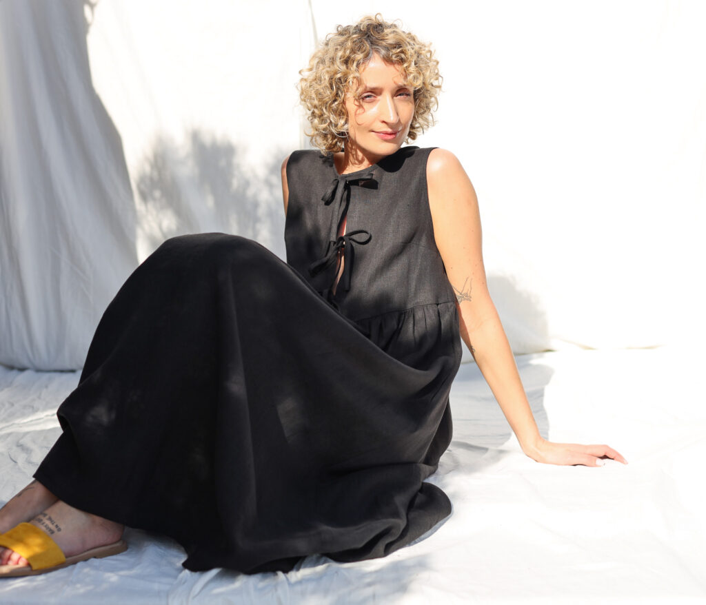 Sleeveless linen dress with ties and ruffled skirt GEMMA - Image 2