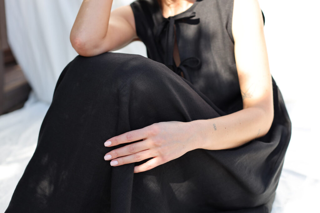 Sleeveless linen dress with ties and ruffled skirt GEMMA - Image 1