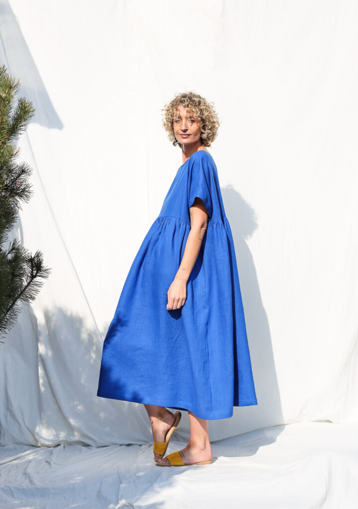 Oversize linen dress in Royal Blue SILVINA - Image 4
