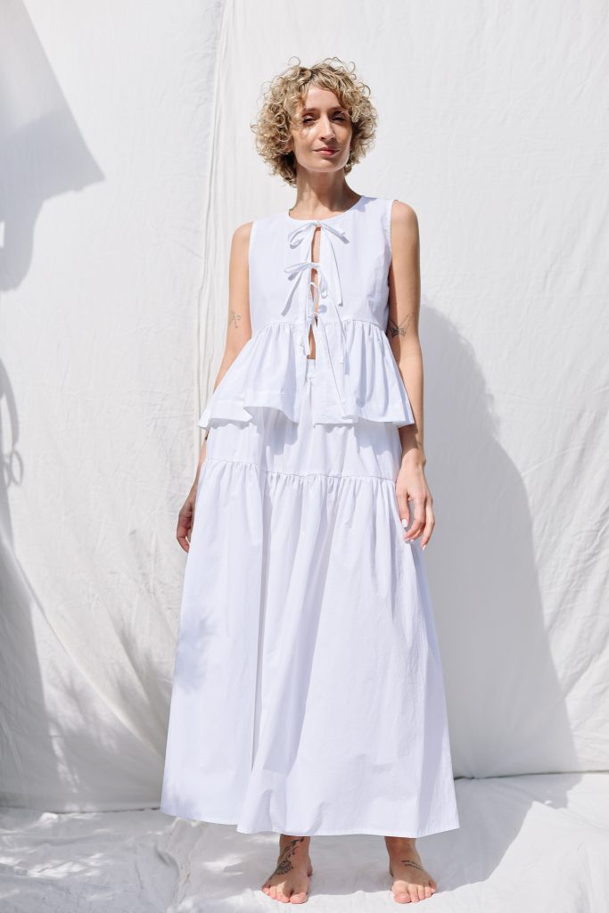 Sleeveless summer blouse with ties
