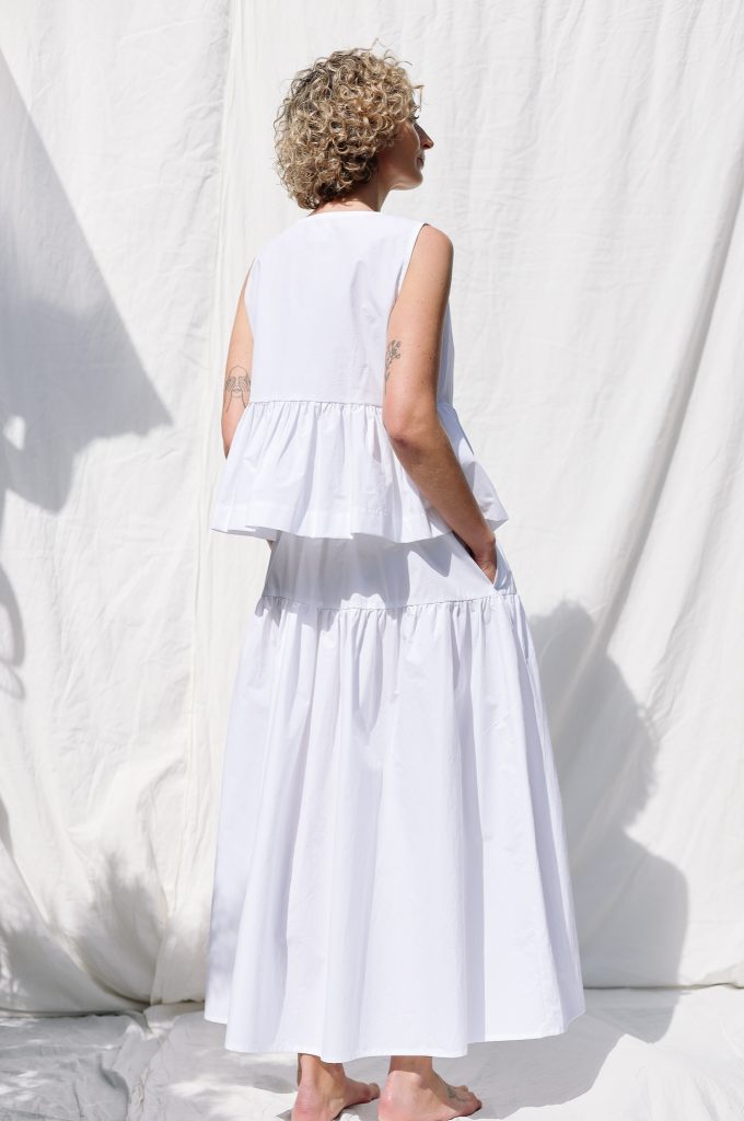 Sleeveless summer blouse with ties