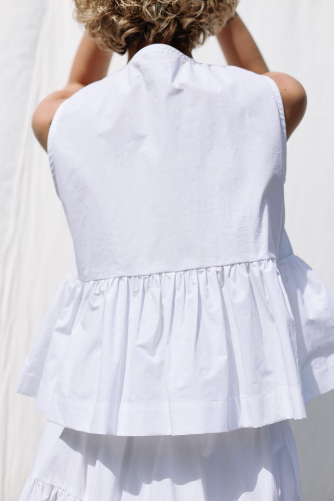 Sleeveless summer blouse with ties