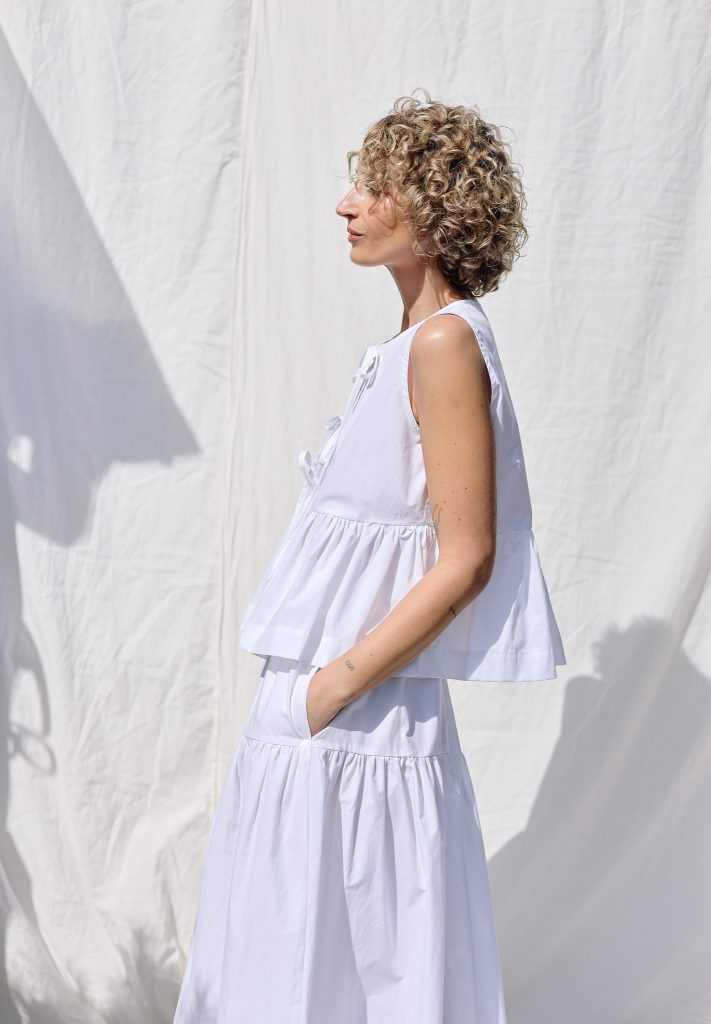 Sleeveless summer blouse with ties