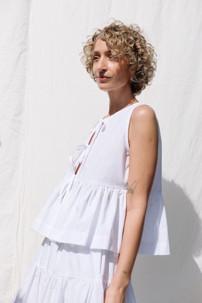 Sleeveless summer blouse with ties