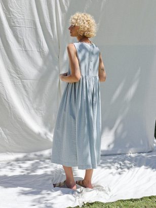 Sleeveless smock dress in seersucker stripes | Dress | Sustainable clothing | OffOn clothing