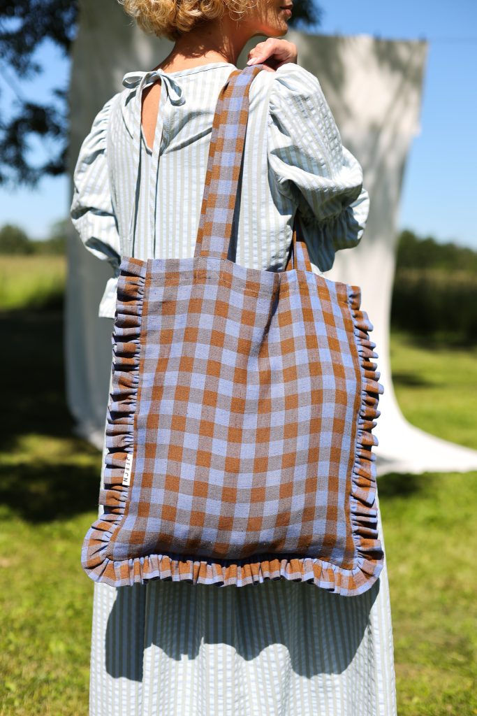 Linen Tote Bag with Ruffles in Bluebonnet Checks | Accessories | Sustainable clothing | OffOn clothing