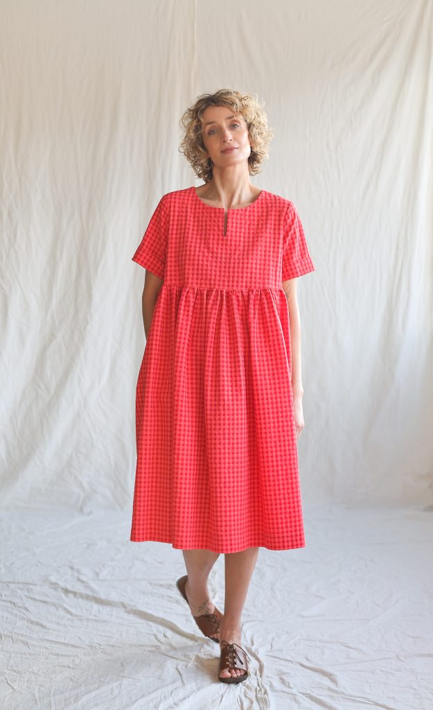 Seersucker Checks Dress with Short Sleeves in Glace Cherry