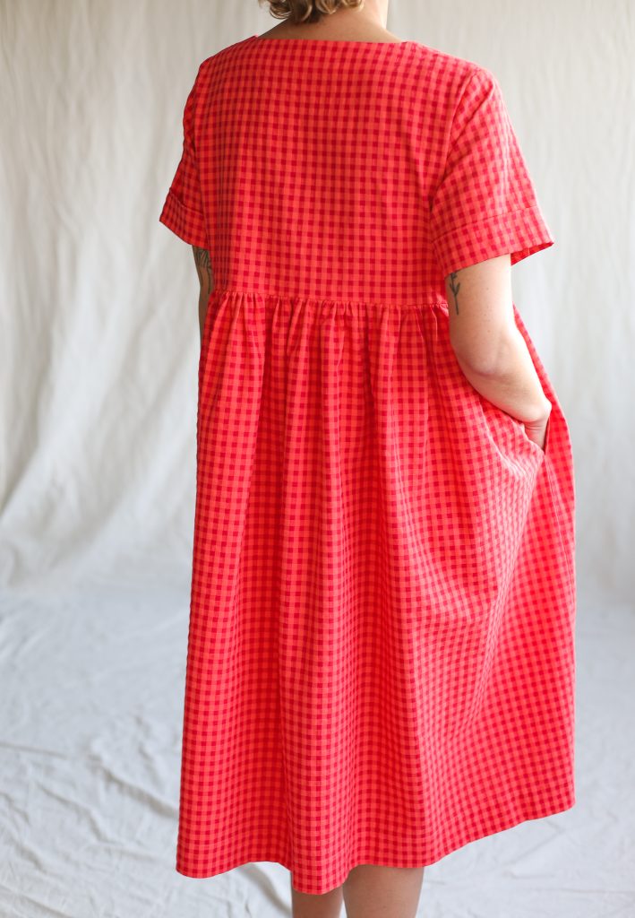 Seersucker Checks Dress with Short Sleeves in Glace Cherry