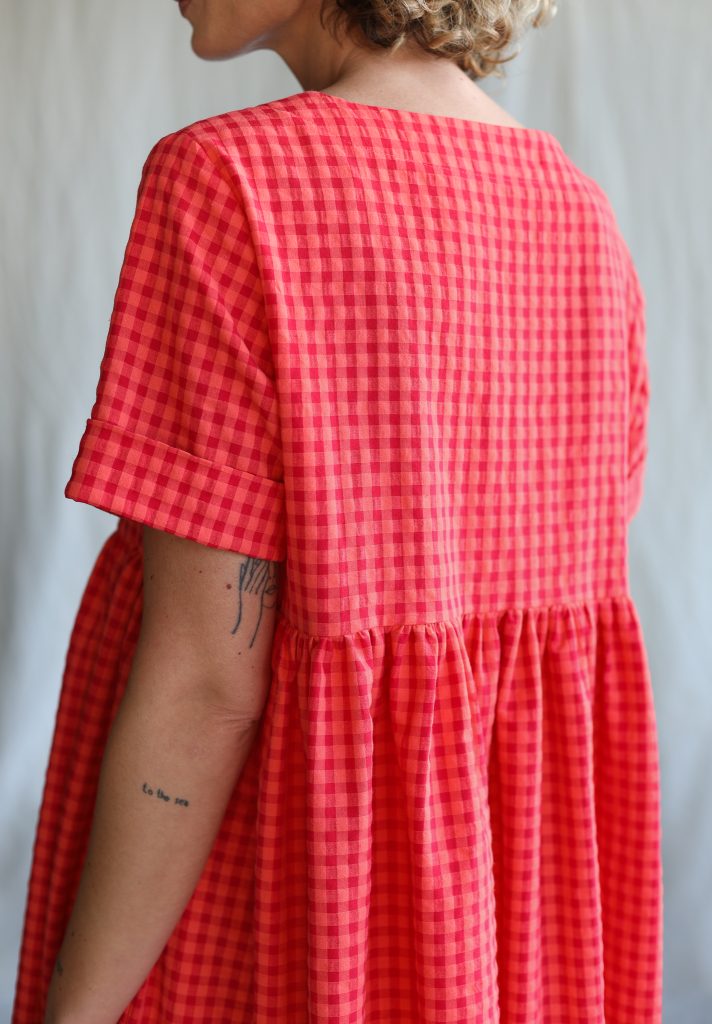 Seersucker Checks Dress with Short Sleeves in Glace Cherry