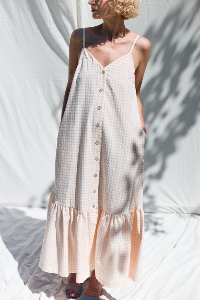Sleeveless Ruffled Hem Maxi Dress in Seersucker Checks