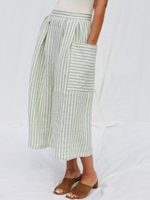 Pleated Linen Skirt with Patch Pockets | Skirt | Sustainable clothing | OffOn clothing