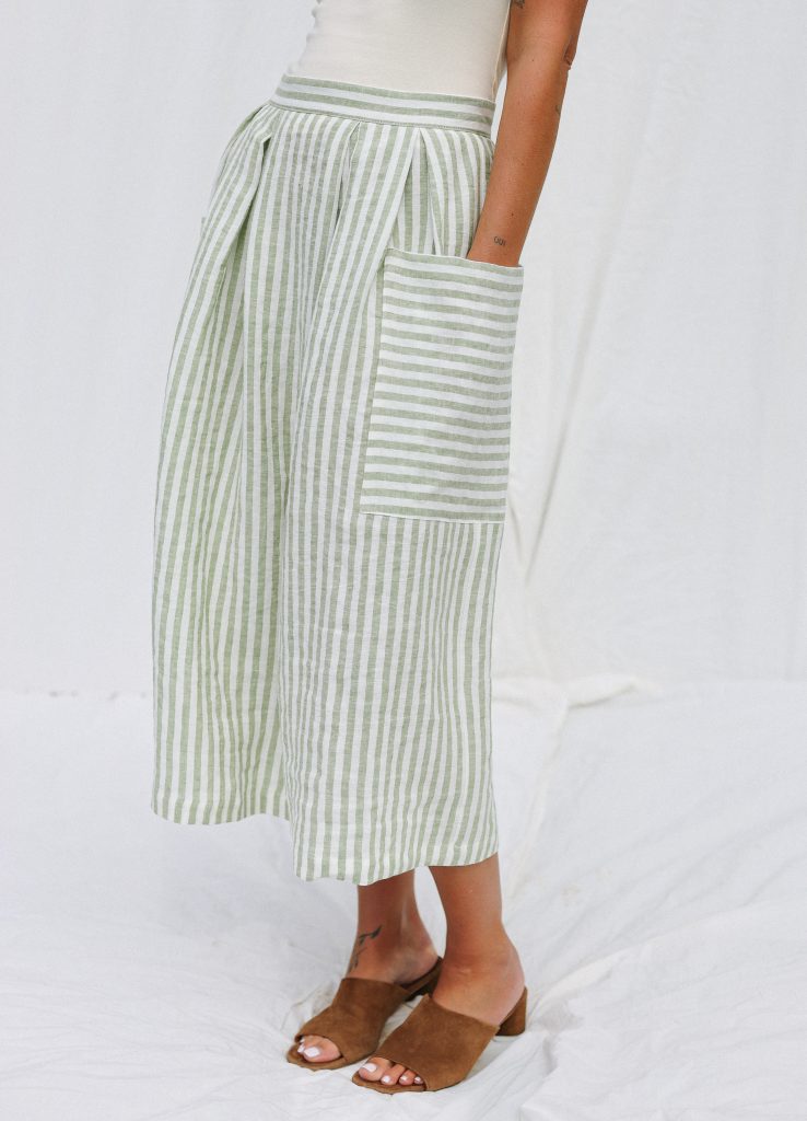 Pleated Linen Skirt with Patch Pockets | Skirt | Sustainable clothing | OffOn clothing