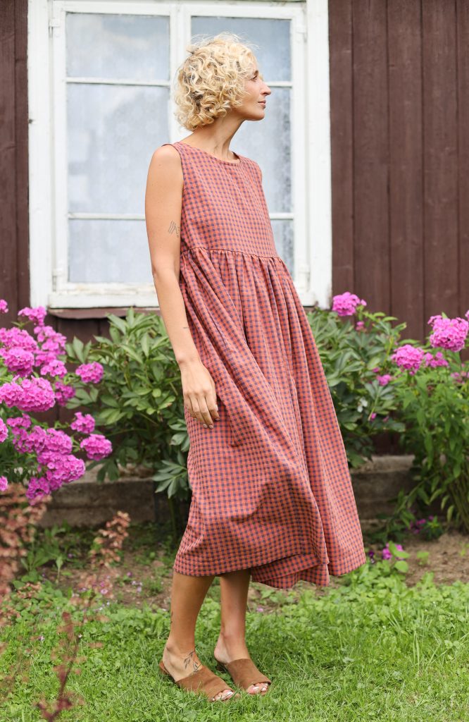 Sleeveless smock dress in seersucker caramel checks | Dress | Sustainable clothing | OffOn clothing
