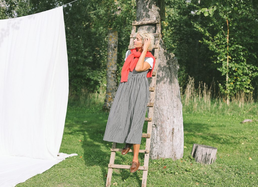 Gingham Sleeveless Seersucker Smock Dress