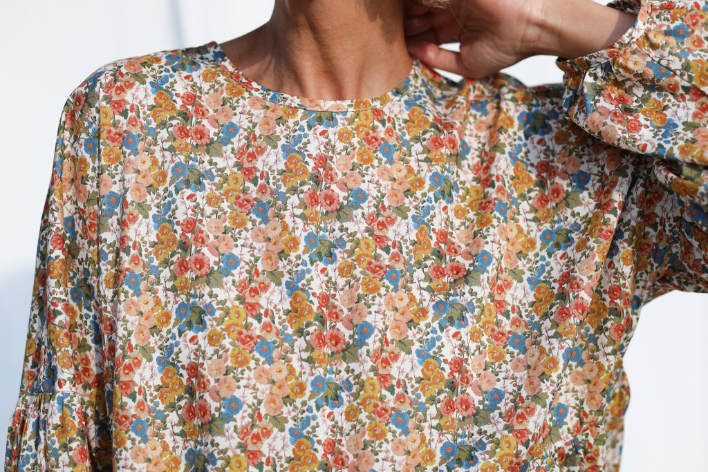 Dropped Shoulders Floral Peplum Blouse EVE